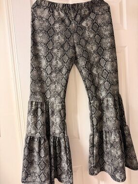Snake Print Ruffled Flare Pants - Gray/black
